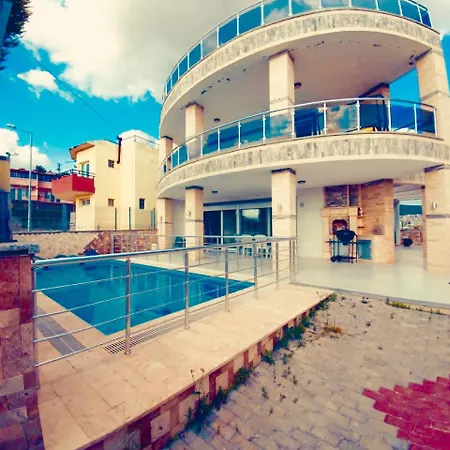 Luxurious With Overlooking The Aegean Sea And The Island Samos Ferienhaus Kusadası