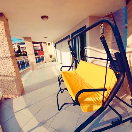 Luxurious With Overlooking The Aegean Sea And The Island Samos
