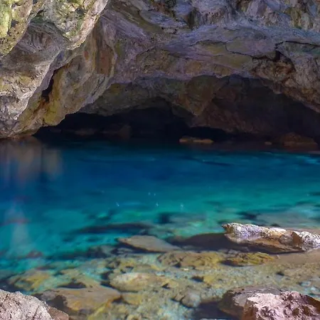 Luxurious With Overlooking The Aegean Sea And The Island Samos *