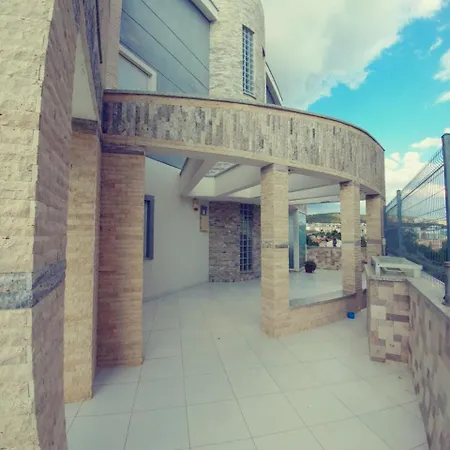 Luxurious With Overlooking The Aegean Sea And The Island Samos